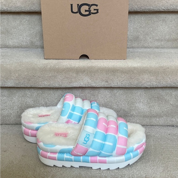 UGG slippers size 6 BNWOT - Picture 3 of 3